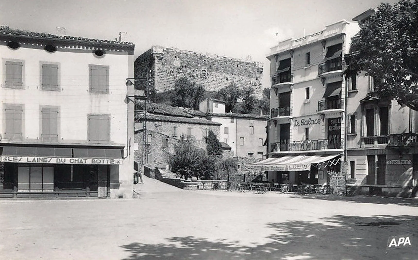Place de la République Quillan