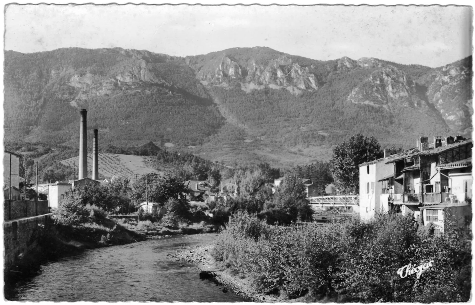 Pont Suzanne-sept-22 Quillan, pont Suzanne et usine Bourrel